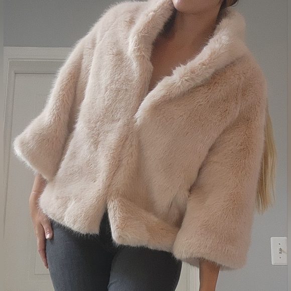 Fabulous Furs Evening Shawl - Picture 8 of 8